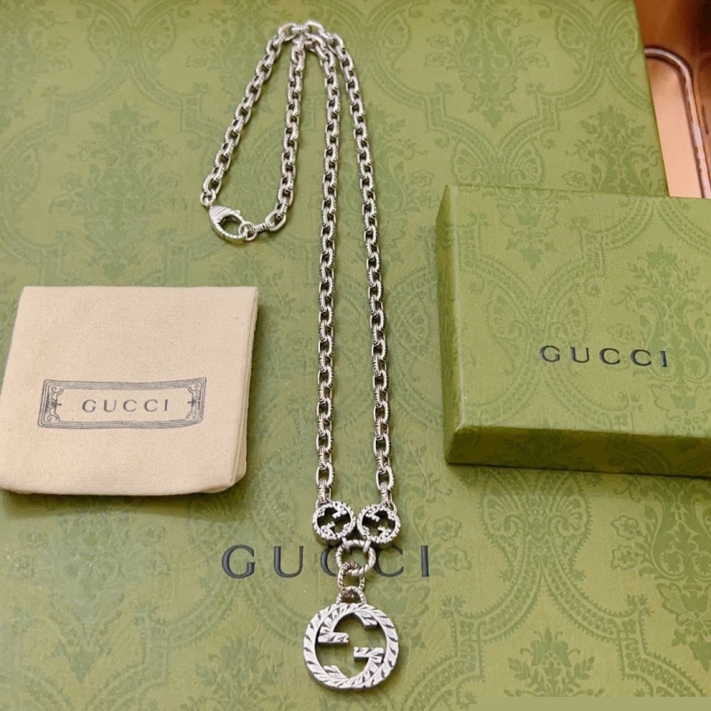G*u*i necklaces